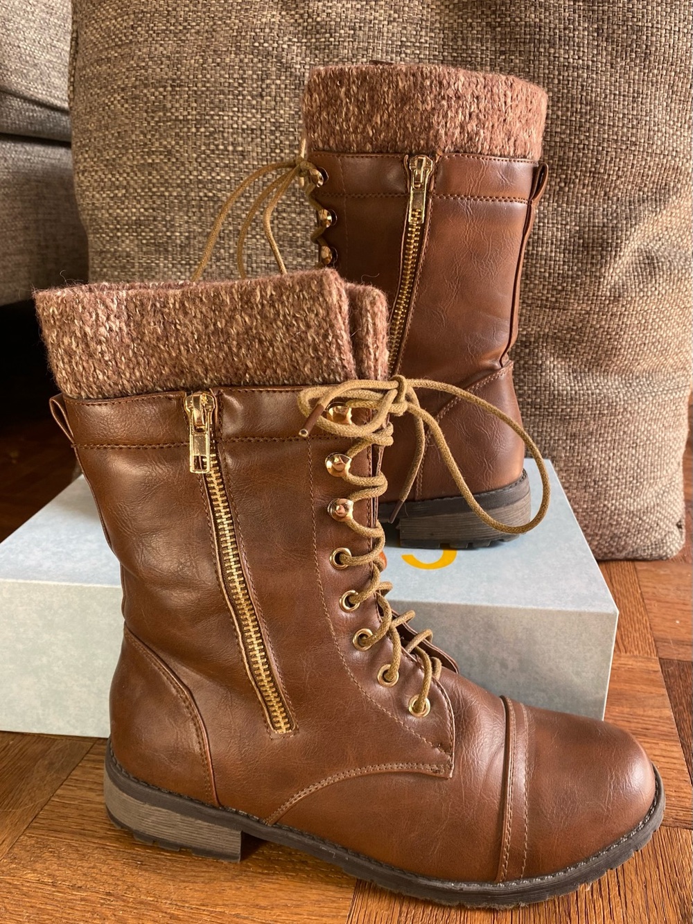 NWOT Forever combat boots (size 7)